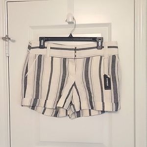 NWT Size 8 Express Stretch Mid Rise, Midi shorts